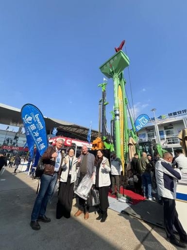 চীন প্রস্তুতকারক ২১4kN কেন্দ্রাতিগ বল ভাইব্রোফ্লোটেশন ডিভাইস যা ড্রিলিং রিগে মাউন্ট করা হয়েছে এবং পাওয়ার সিস্টেম শেয়ার করে